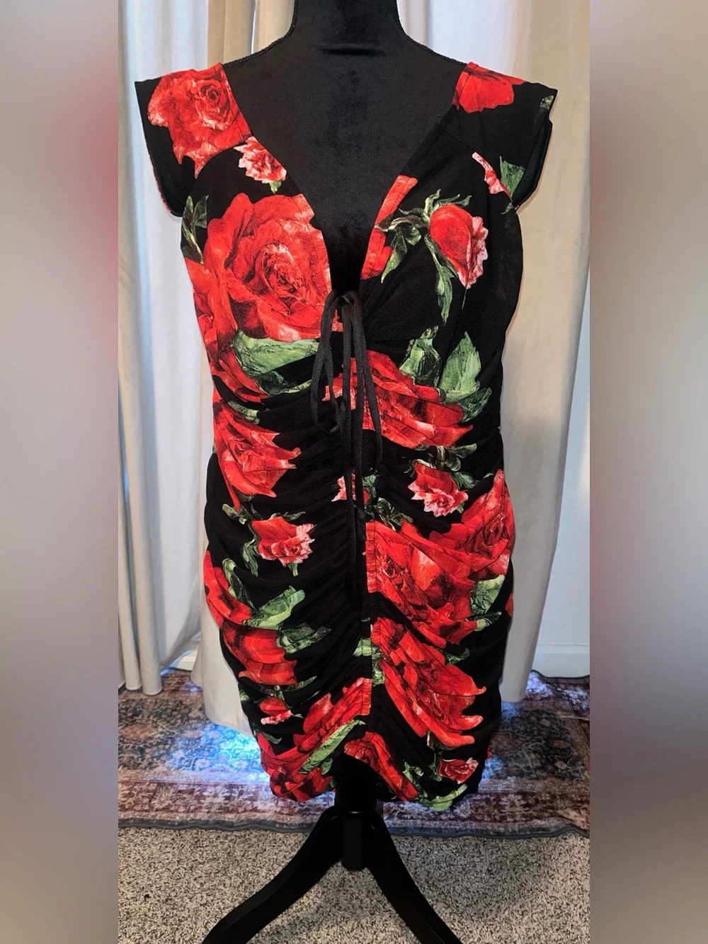 Forever 21 Tie-Front Ruched Mini Dress in Red Rose Print 2X